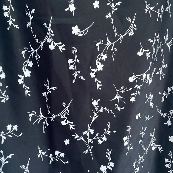 Uo Mallory Cowl Neck Slip Dress in Black WITH WHITE FLOWERS,Urban Outfitters - Picture 4 of 9